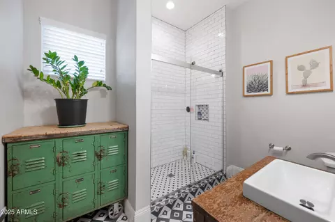 Bath - 2988 E Comstock Dr, Gilbert, AZ 85296 photo 1 of 5