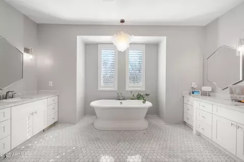 Bath - 2988 E Comstock Dr, Gilbert, AZ 85296 photo 3 of 5