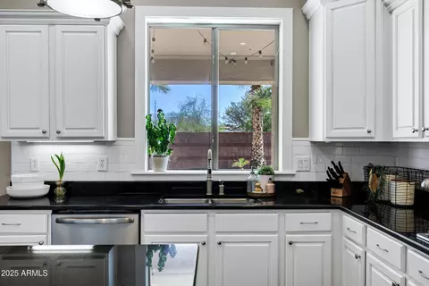 Kitchen - 3169 Eleana Ln, Gilbert, AZ 85298 photo 7 of 7
