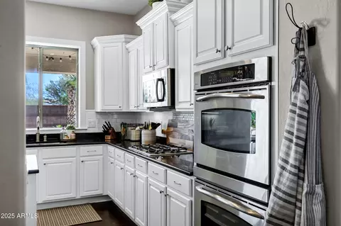 Kitchen - 3169 Eleana Ln, Gilbert, AZ 85298 photo 6 of 7