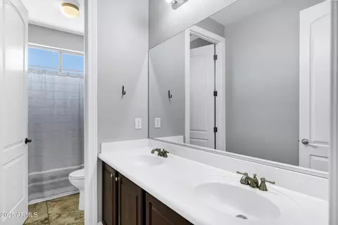 Bath - 3169 Eleana Ln, Gilbert, AZ 85298 photo 3 of 6