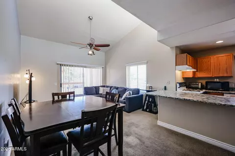 205 N 74th St #201, Mesa, AZ 85207