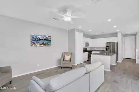 Entry Way - 4156 E Jesse St, Gilbert, AZ 85295 photo 2 of 7