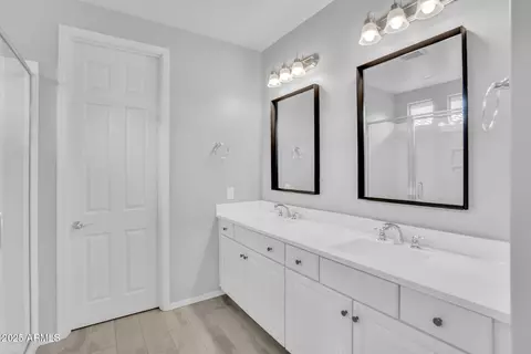Bath - 4156 E Jesse St, Gilbert, AZ 85295 photo 1 of 4