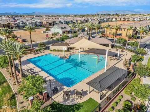 Exterior - 4156 E Jesse St, Gilbert, AZ 85295 photo 5 of 8