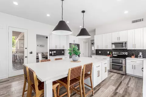 7236 W Aurora Dr, Glendale, AZ 85308