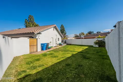 Exterior - 1747 W Echo Ln, Phoenix, AZ 85021 photo 3 of 4