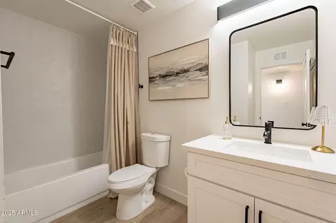 Bath - 1747 W Echo Ln, Phoenix, AZ 85021 photo 2 of 2