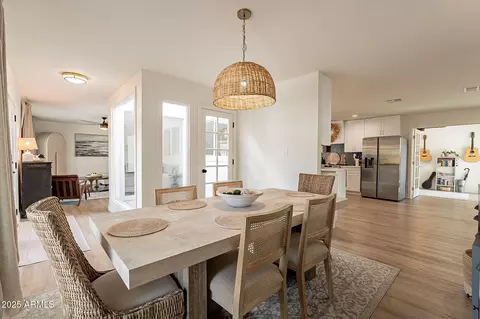 Dining - 1747 W Echo Ln, Phoenix, AZ 85021 photo 1 of 1