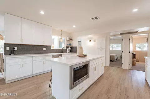 Kitchen - 1747 W Echo Ln, Phoenix, AZ 85021 photo 2 of 5