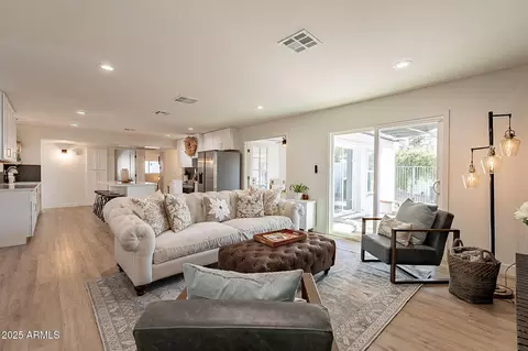 Living - 1747 W Echo Ln, Phoenix, AZ 85021 photo 1 of 4