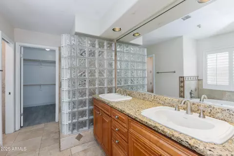Bath - 4214 E Morrow Dr, Phoenix, AZ 85050 photo 2 of 4