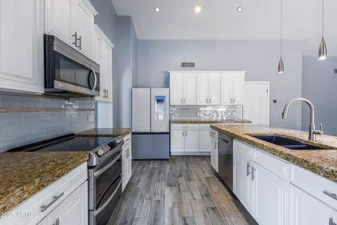 Kitchen - 4214 E Morrow Dr, Phoenix, AZ 85050 photo 1 of 2