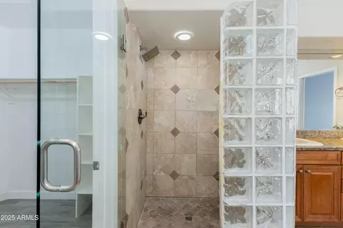 Bath - 4214 E Morrow Dr, Phoenix, AZ 85050 photo 3 of 4