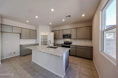 Kitchen - 2720 E Dutchmans Trl, Apache Junction, AZ 85119 photo 1 of 3