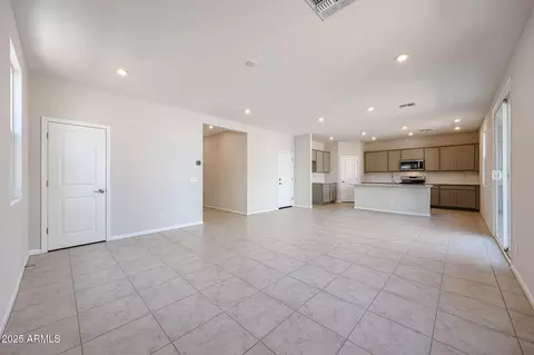 Living - 2720 E Dutchmans Trl, Apache Junction, AZ 85119 photo 3 of 3