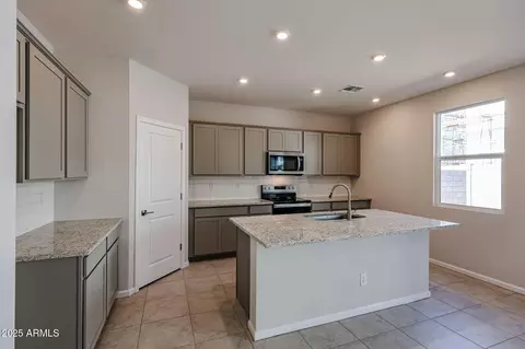 Kitchen - 2720 E Dutchmans Trl, Apache Junction, AZ 85119 photo 3 of 3