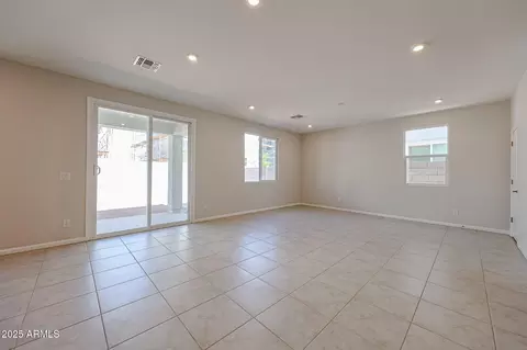 Living - 2720 E Dutchmans Trl, Apache Junction, AZ 85119 photo 1 of 3