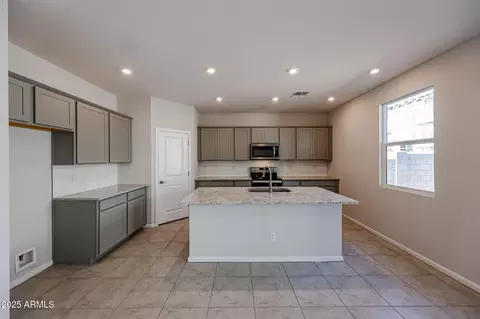 Kitchen - 2720 E Dutchmans Trl, Apache Junction, AZ 85119 photo 2 of 3