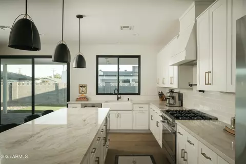 3101 E Sells Dr, Phoenix, AZ 85016 photo 8
