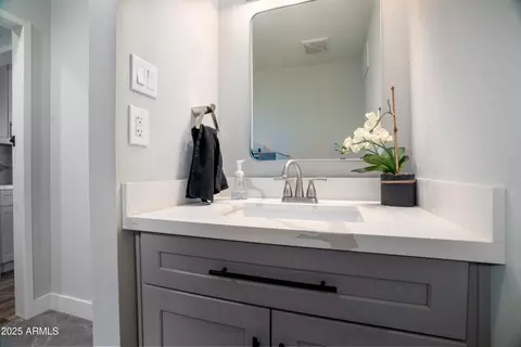 Bath - 1630 E Minton Dr, Tempe, AZ 85282 photo 1 of 5