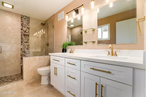 Bath - 1630 E Minton Dr, Tempe, AZ 85282 photo 4 of 5