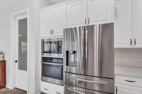 Kitchen - 3415 E Arabian Dr, Gilbert, AZ 85296 photo 5 of 6