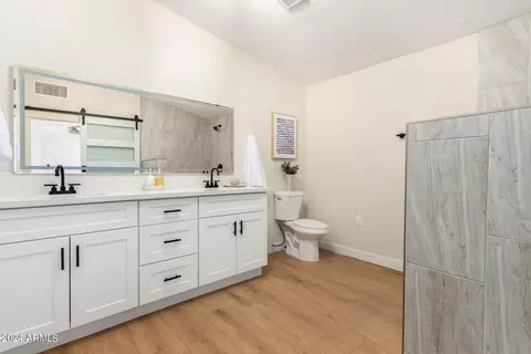 Bath - 1144 E Diamond St, Phoenix, AZ 85006 photo 1 of 2