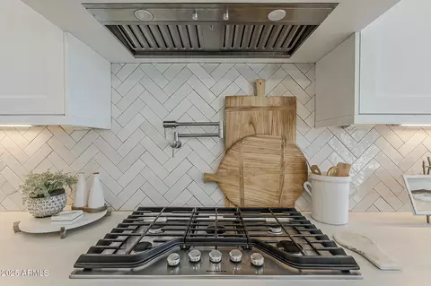 Kitchen - 2697 E Maplewood St, Gilbert, AZ 85297 photo 6 of 8