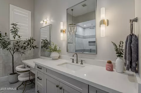 Bath - 2697 E Maplewood St, Gilbert, AZ 85297 photo 2 of 14