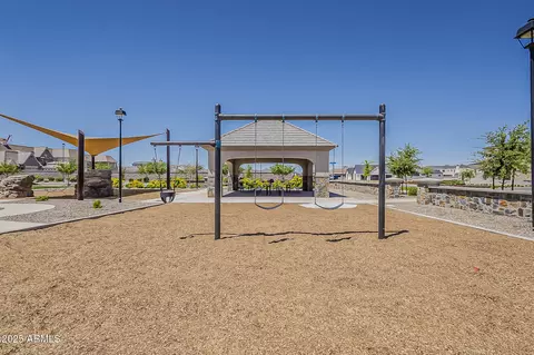 View/Area - 2697 E Maplewood St, Gilbert, AZ 85297 photo 3 of 4