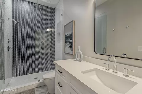 Bath - 2697 E Maplewood St, Gilbert, AZ 85297 photo 9 of 14