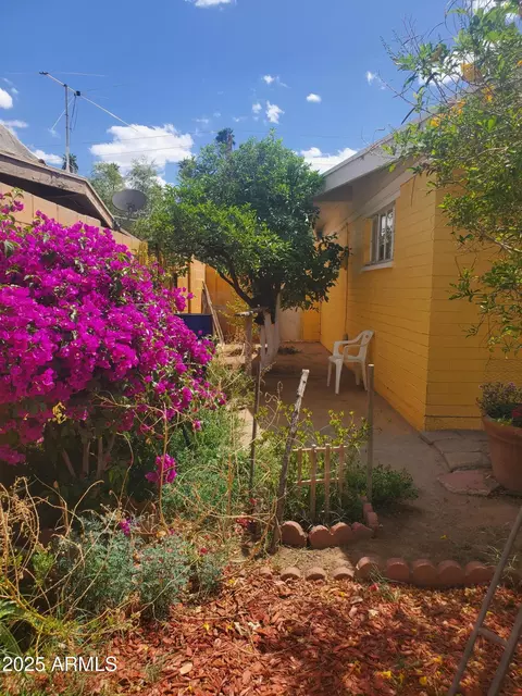 Exterior - 3041 E Osborn Rd, Phoenix, AZ 85016 photo 5 of 6