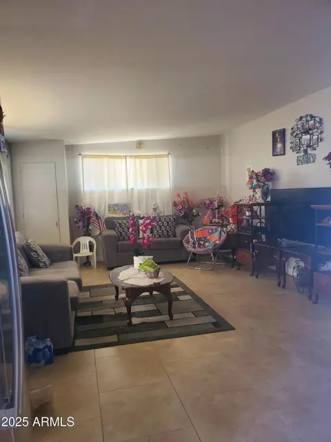 Living - 3041 E Osborn Rd, Phoenix, AZ 85016 photo 1 of 1