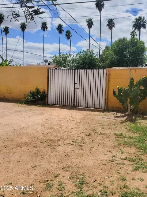 Exterior - 3041 E Osborn Rd, Phoenix, AZ 85016 photo 1 of 6