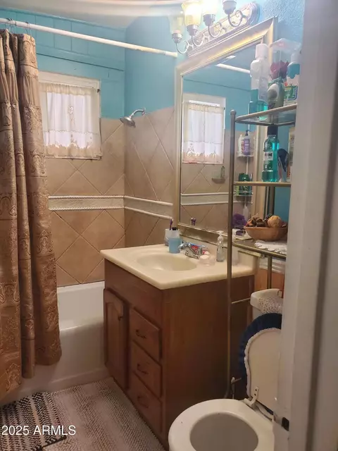 Bath - 3041 E Osborn Rd, Phoenix, AZ 85016 photo 3 of 3
