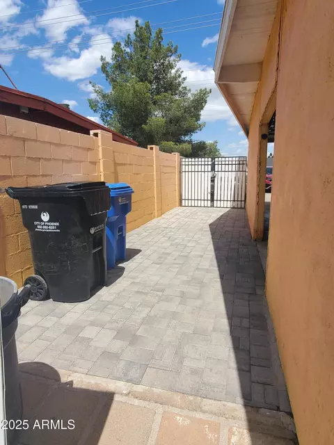Exterior - 3041 E Osborn Rd, Phoenix, AZ 85016 photo 4 of 6