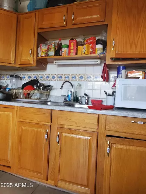 Kitchen - 3041 E Osborn Rd, Phoenix, AZ 85016 photo 2 of 2