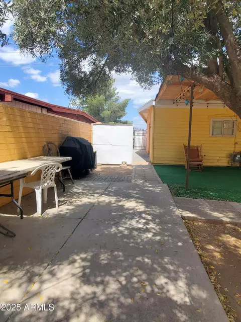 Exterior - 3041 E Osborn Rd, Phoenix, AZ 85016 photo 3 of 6