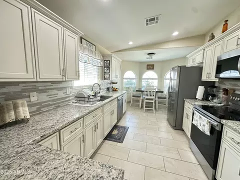 Kitchen - 9001 W Windsor Ave, Phoenix, AZ 85037 photo 3 of 10