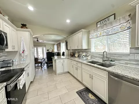 Kitchen - 9001 W Windsor Ave, Phoenix, AZ 85037 photo 7 of 10
