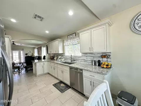 Kitchen - 9001 W Windsor Ave, Phoenix, AZ 85037 photo 4 of 10