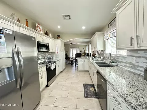 Kitchen - 9001 W Windsor Ave, Phoenix, AZ 85037 photo 8 of 10