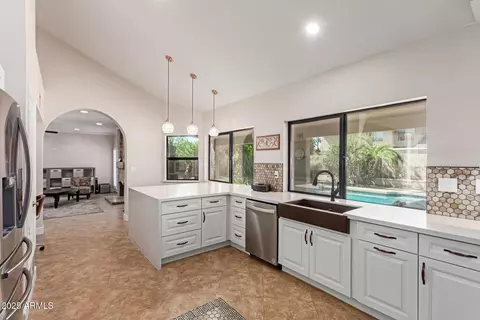 Kitchen - 1946 E Caroline Ln, Tempe, AZ 85284 photo 5 of 6