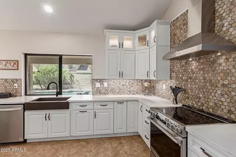 Kitchen - 1946 E Caroline Ln, Tempe, AZ 85284 photo 4 of 6