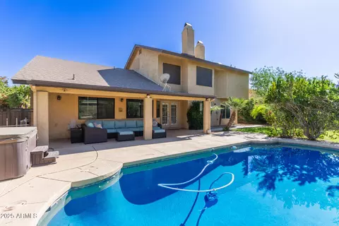 Exterior - 1946 E Caroline Ln, Tempe, AZ 85284 photo 4 of 11