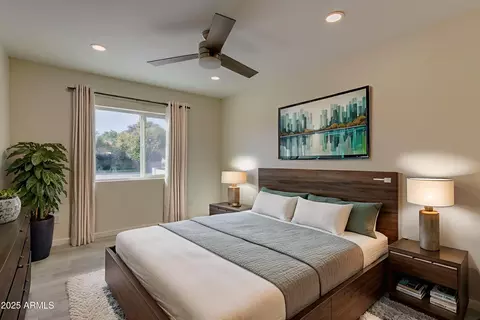 Bedroom - 542 E Flynn Ln, Phoenix, AZ 85012 photo 4 of 6