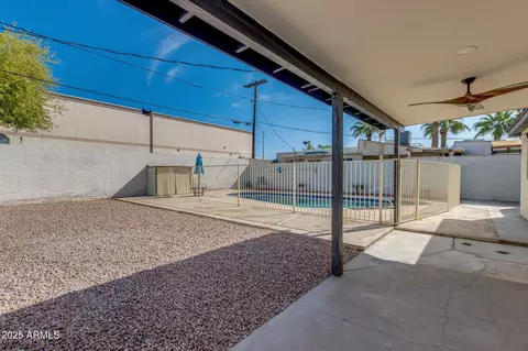 Exterior - 542 E Flynn Ln, Phoenix, AZ 85012 photo 3 of 8
