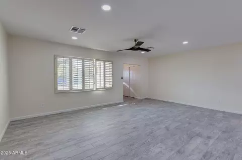 Living - 542 E Flynn Ln, Phoenix, AZ 85012 photo 3 of 4