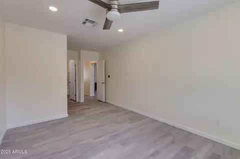Bedroom - 542 E Flynn Ln, Phoenix, AZ 85012 photo 3 of 6